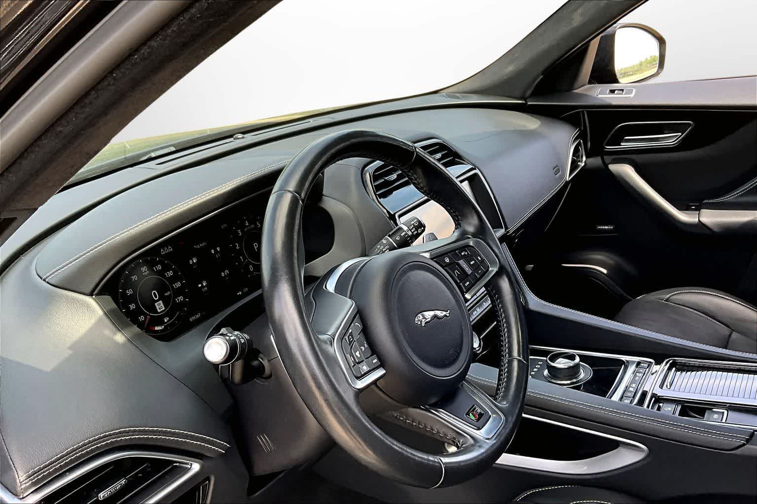 Thumbnail: 2019 Jaguar F-Pace - 12