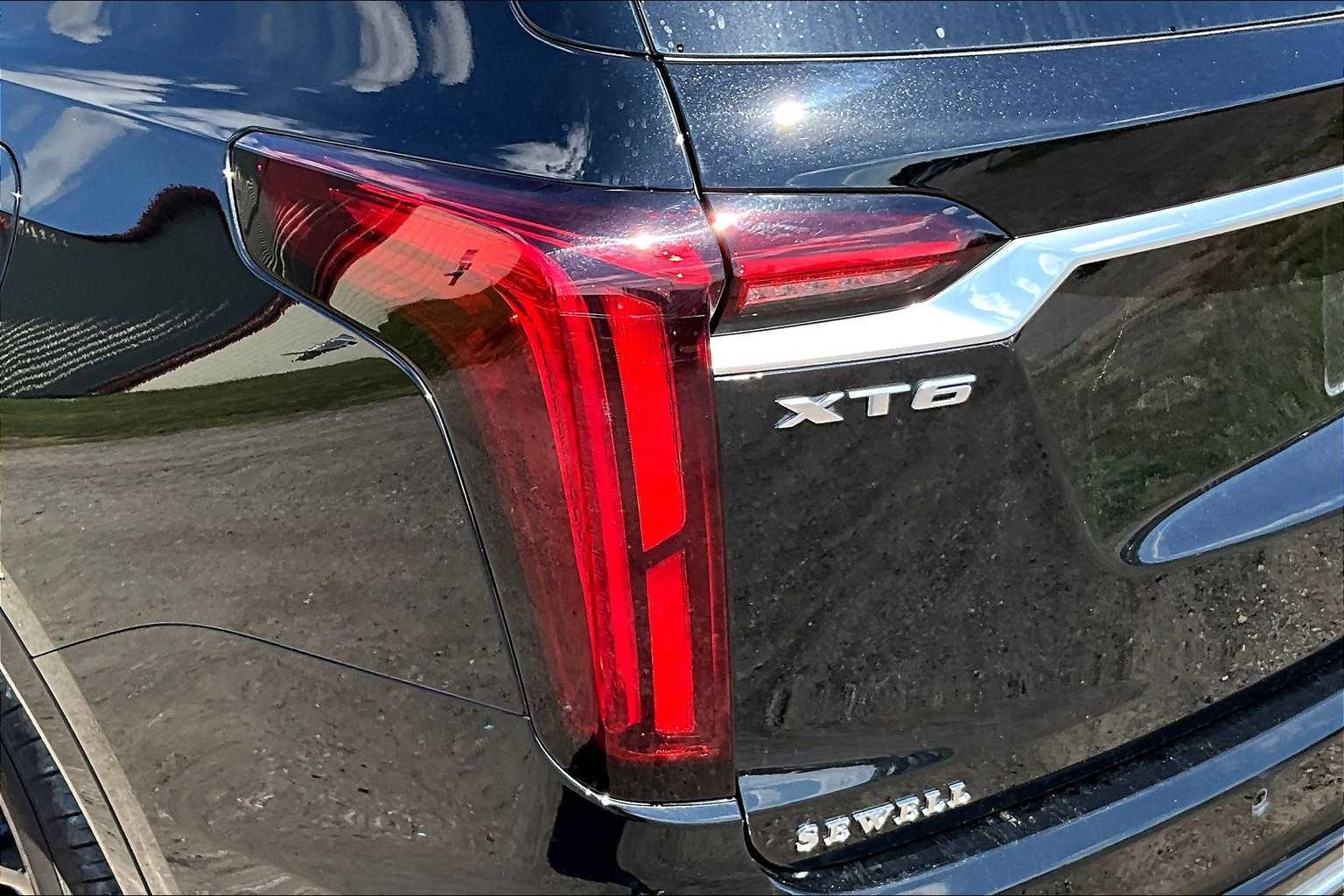 Thumbnail: 2023 Cadillac XT6 - 30