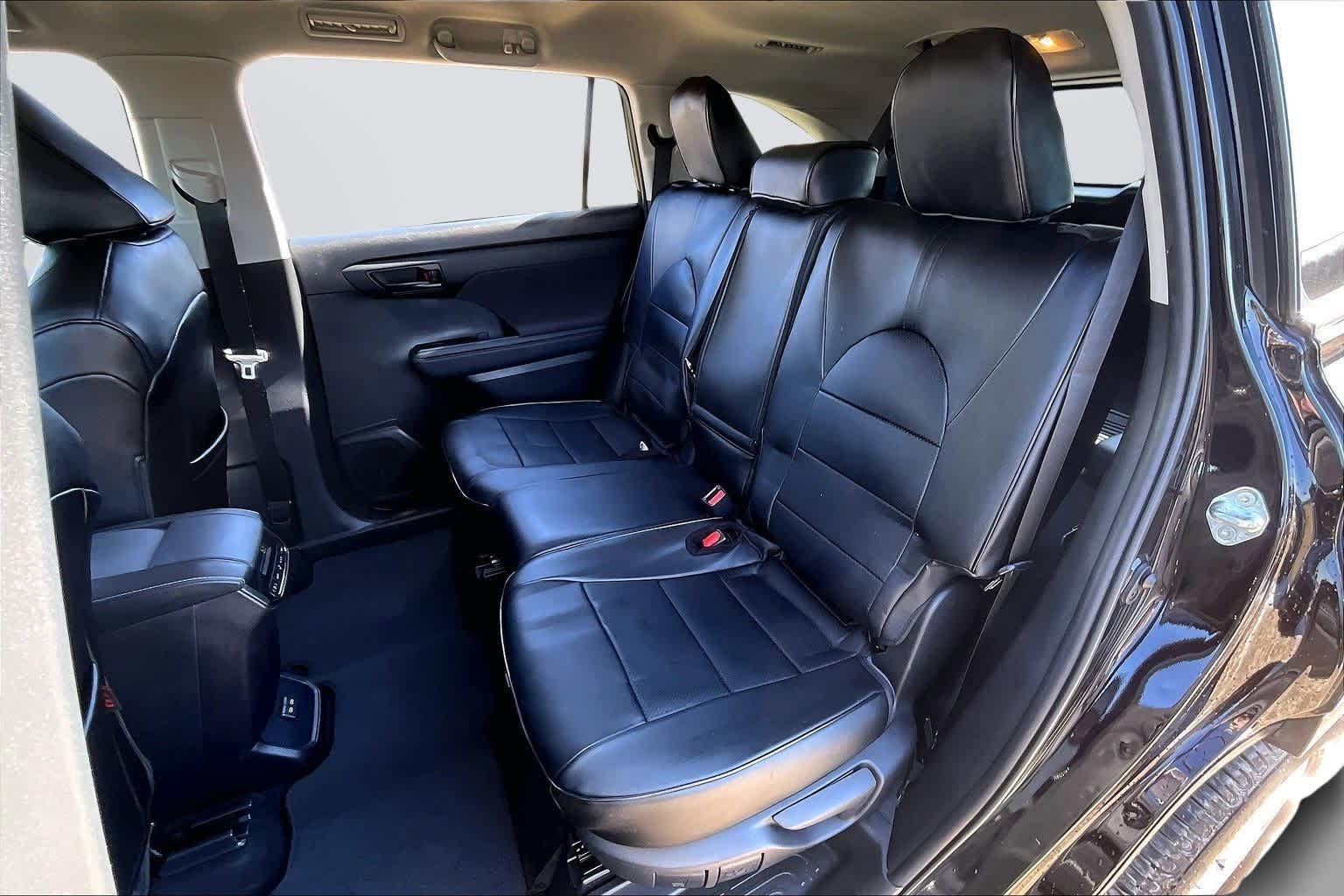 Thumbnail: 2022 Toyota Highlander - 22