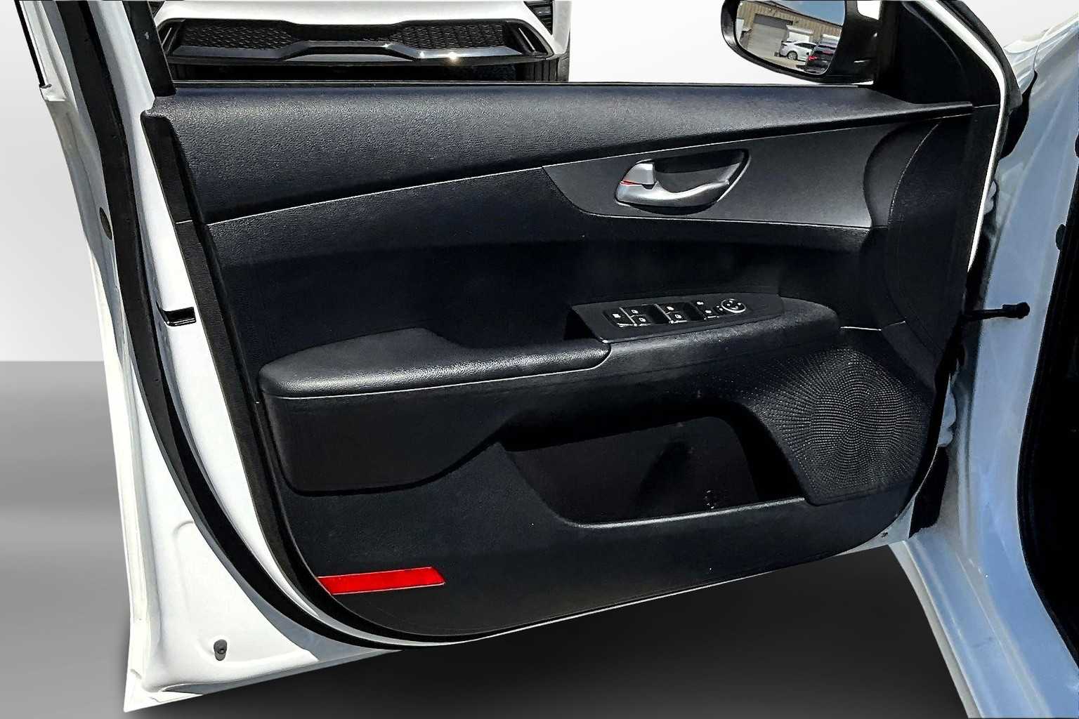 Thumbnail: 2019 Kia Forte - 17