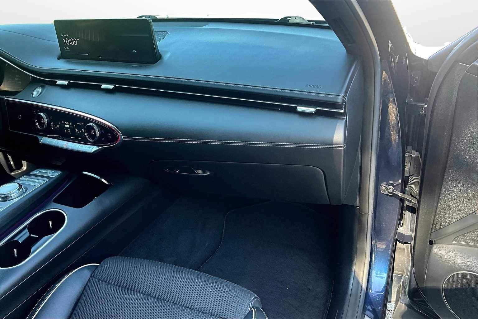 Thumbnail: 2022 Genesis GV70 - 15