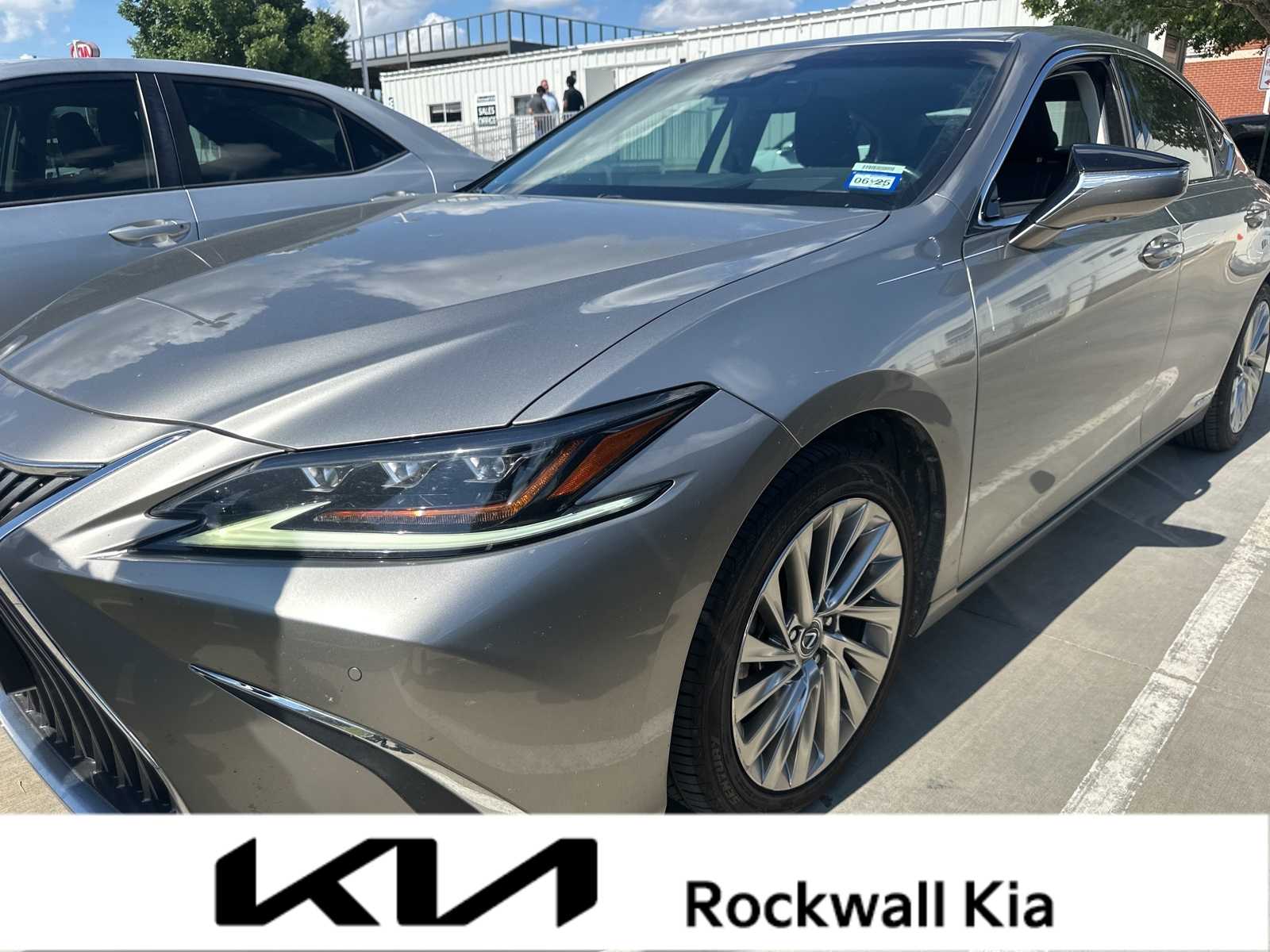 Thumbnail: 2021 Lexus ES - 1