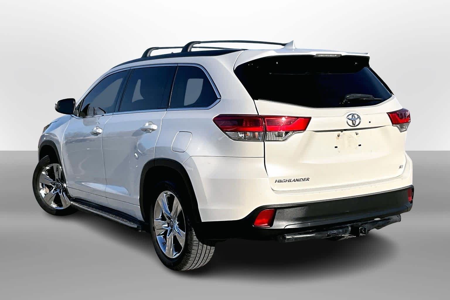 Thumbnail: 2017 Toyota Highlander - 11