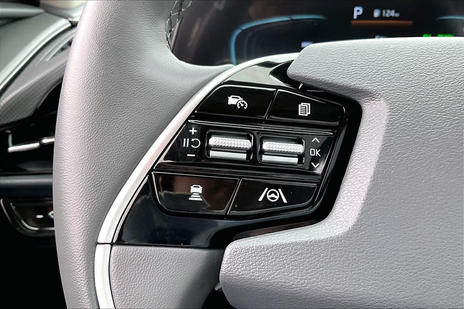 Thumbnail: 2025 Kia Niro - 17