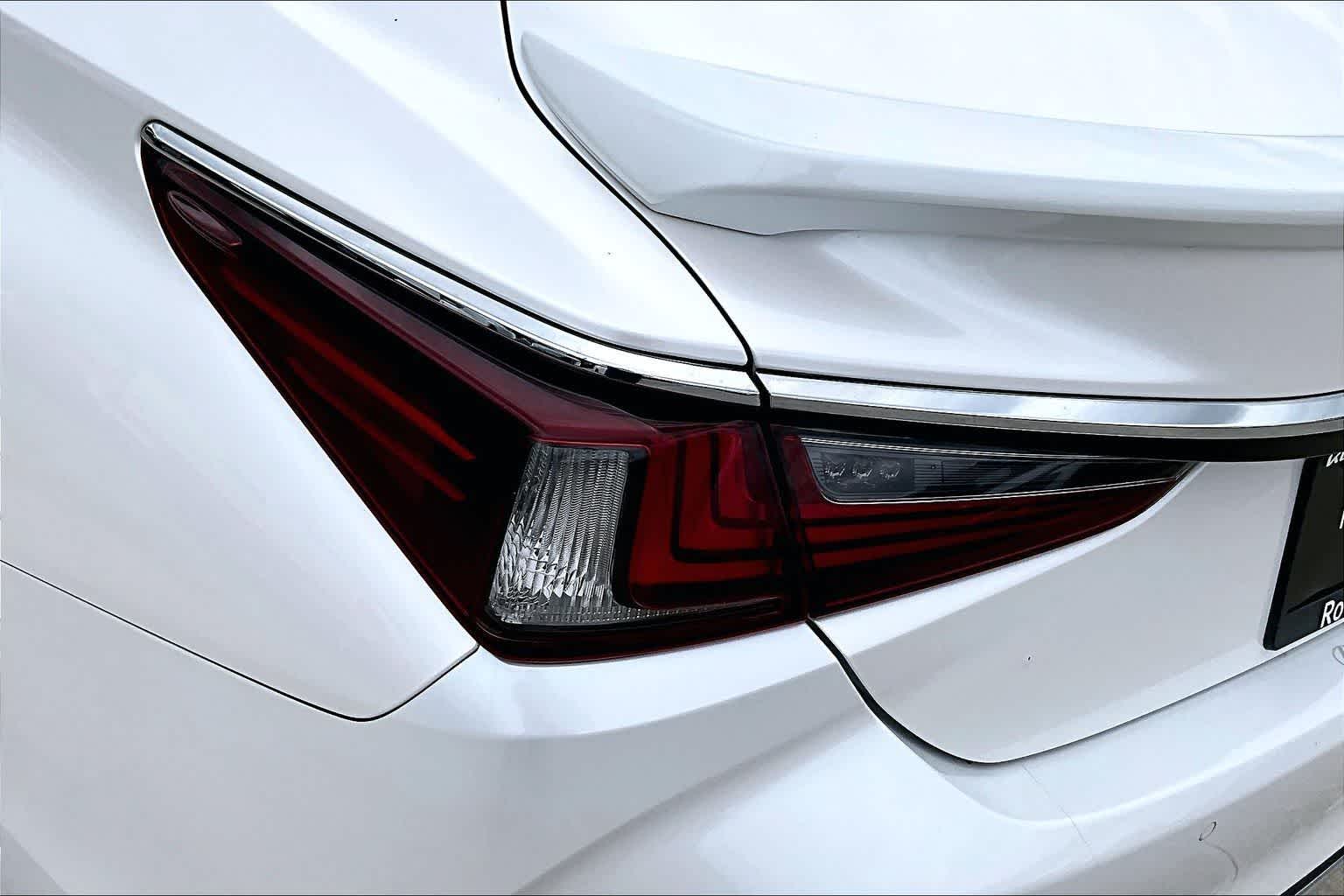 Thumbnail: 2021 Lexus ES - 27