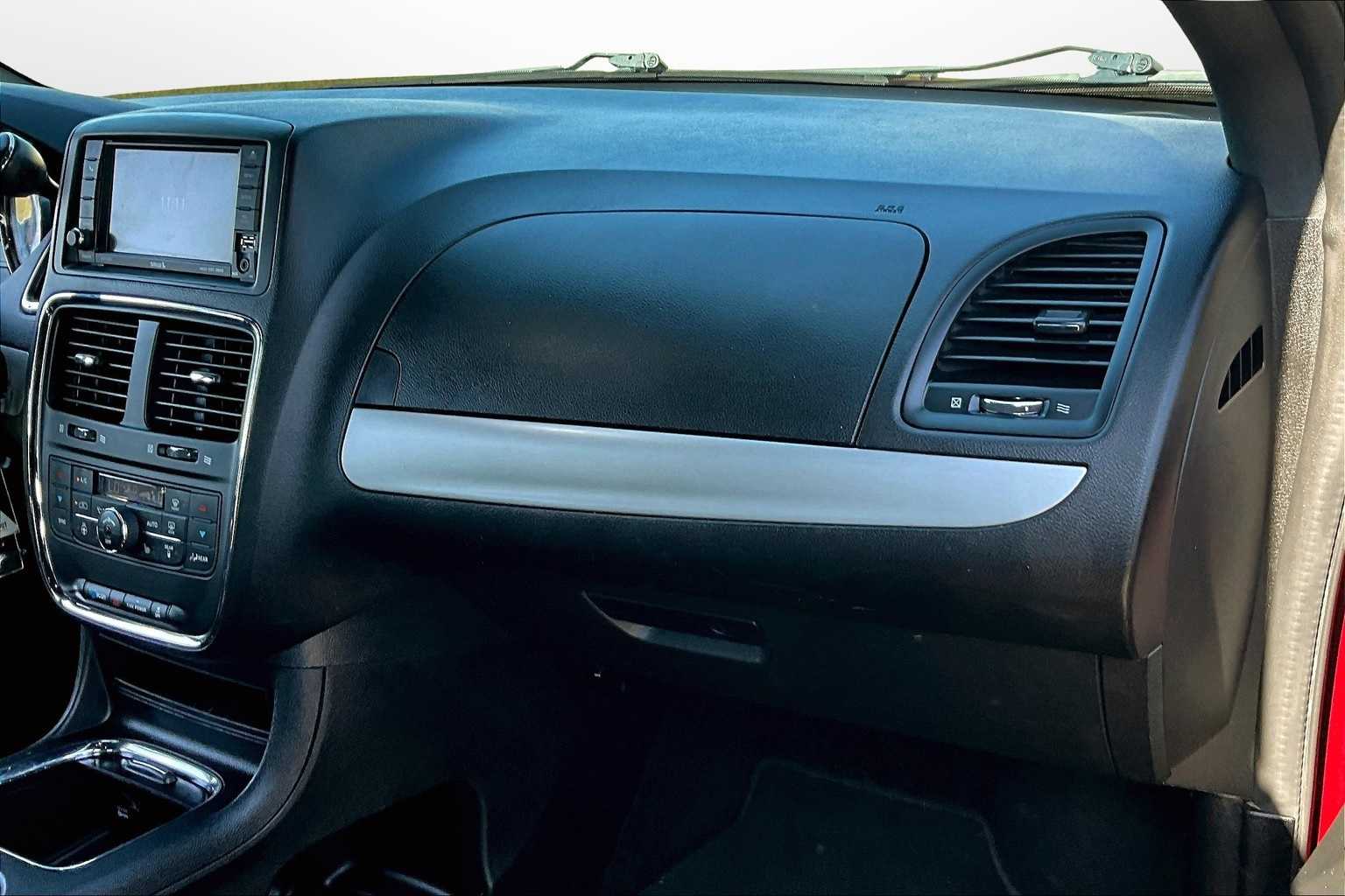 Thumbnail: 2019 Dodge Grand Caravan - 15