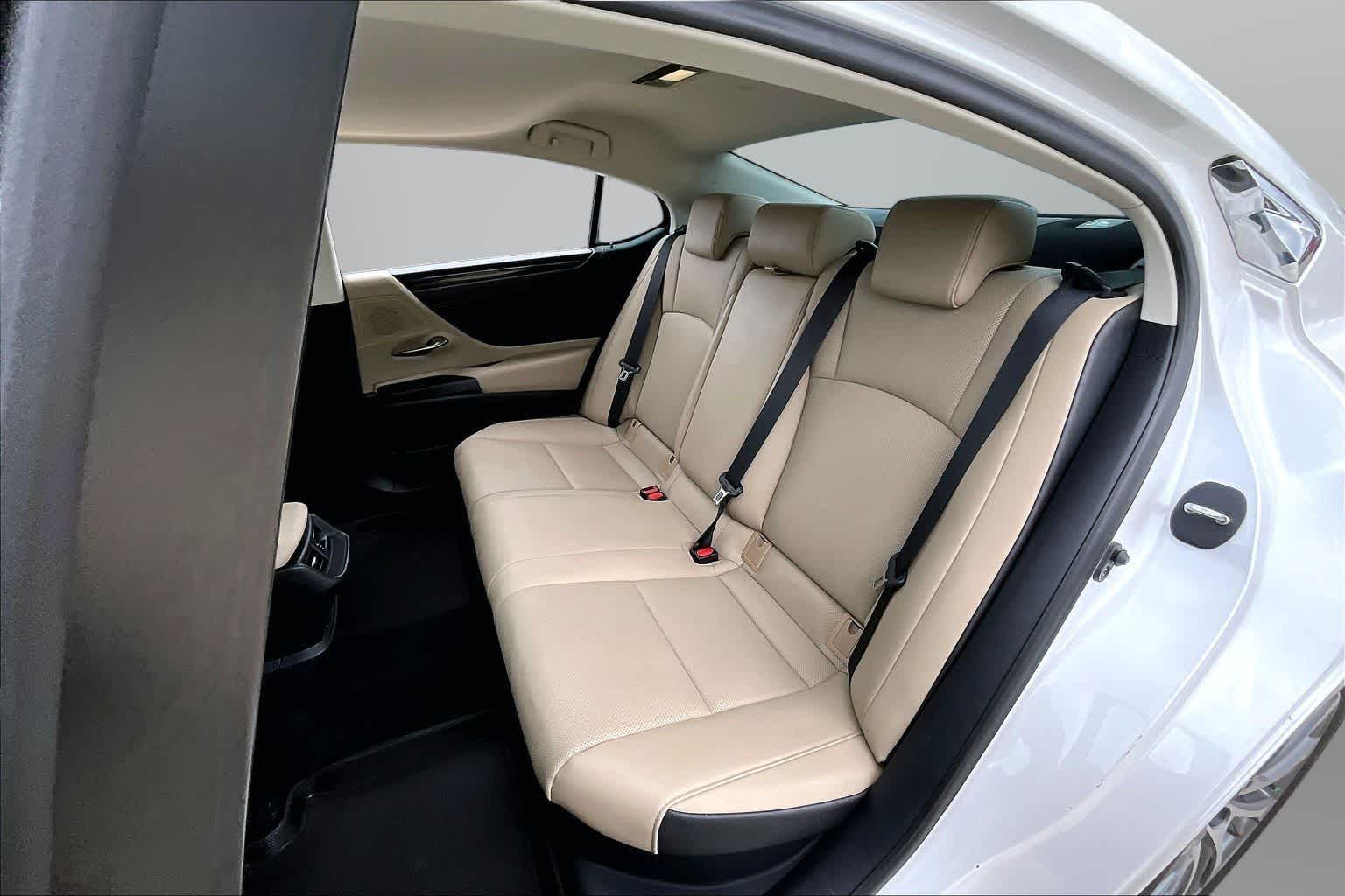 Thumbnail: 2021 Lexus ES - 25