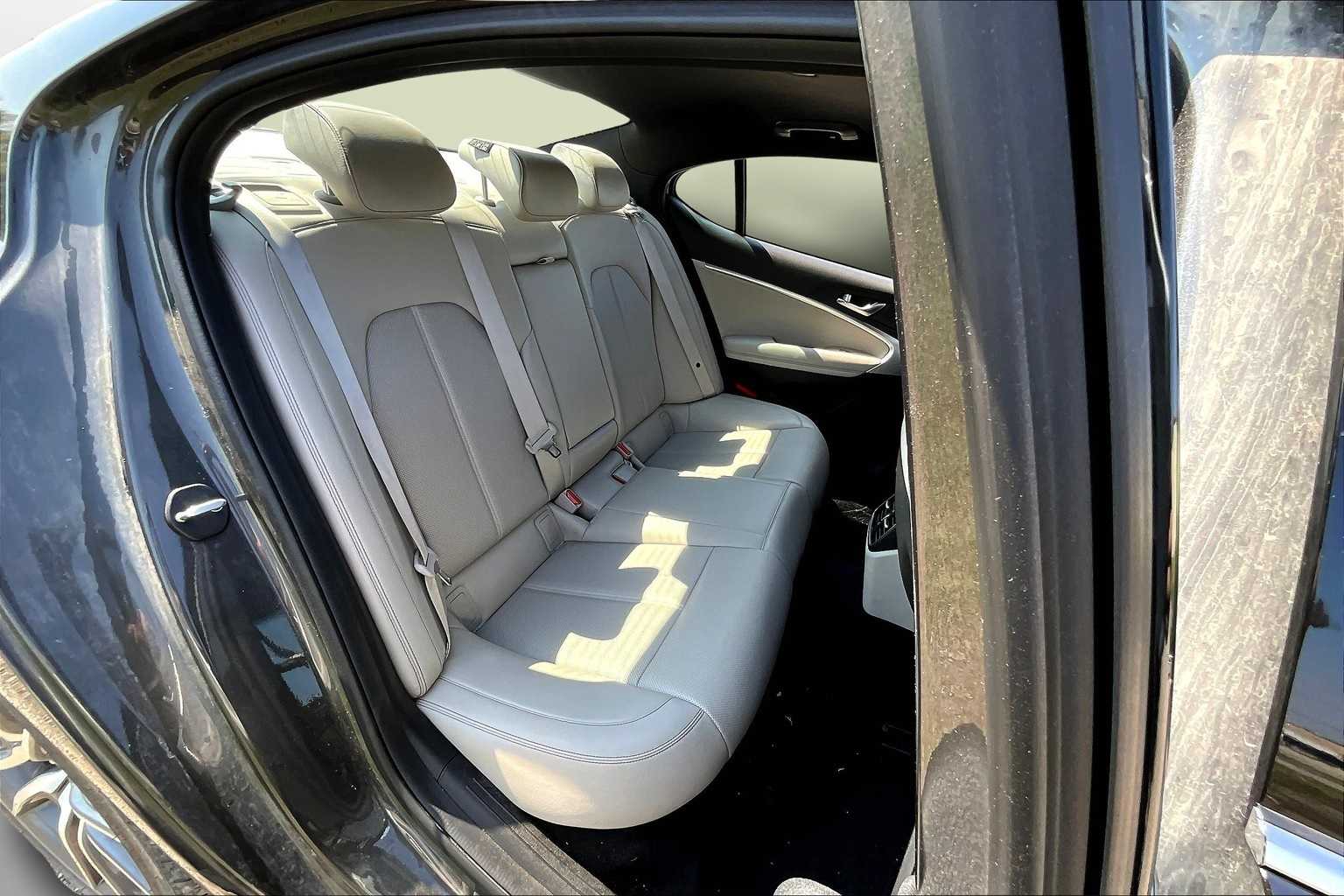 Thumbnail: 2023 Genesis G70 - 28