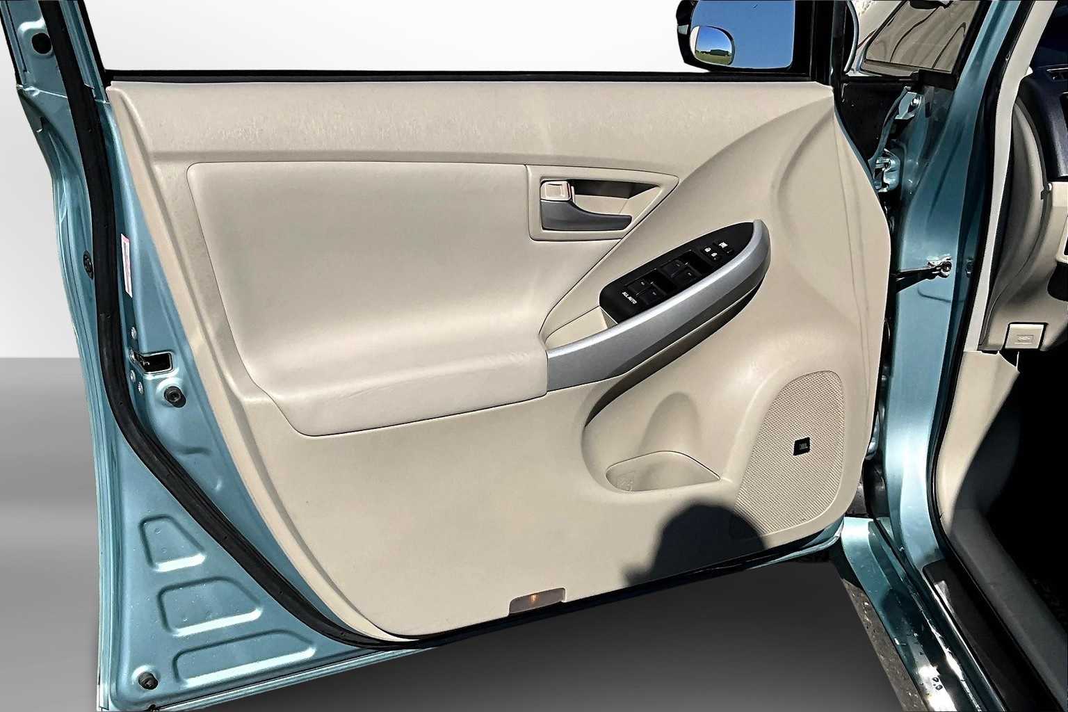 Thumbnail: 2014 Toyota Prius - 17