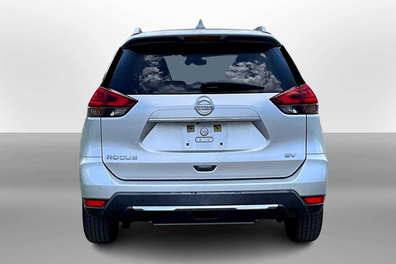 2017 Nissan Rogue SV photo 4