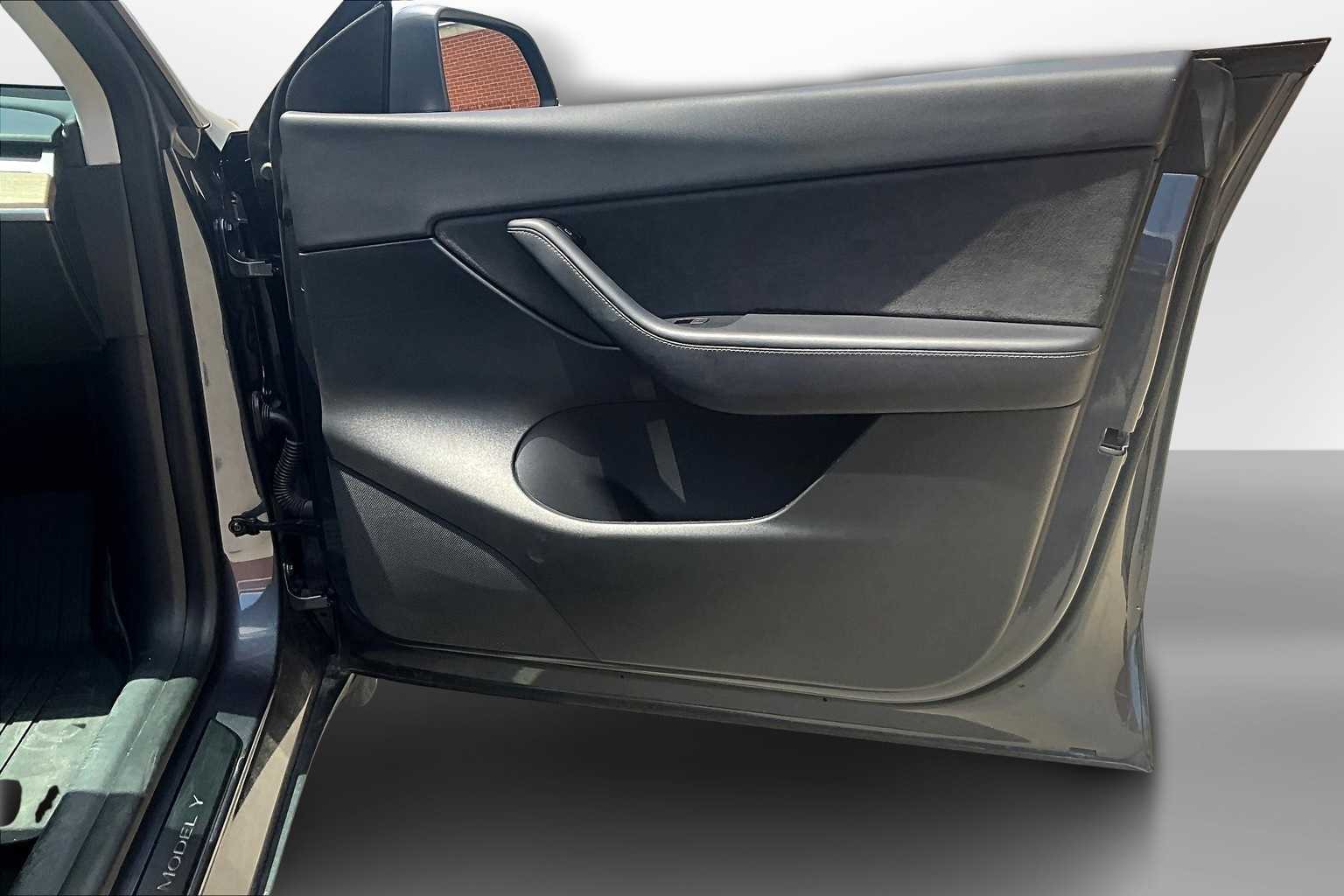 Thumbnail: 2022 Tesla Model Y - 18