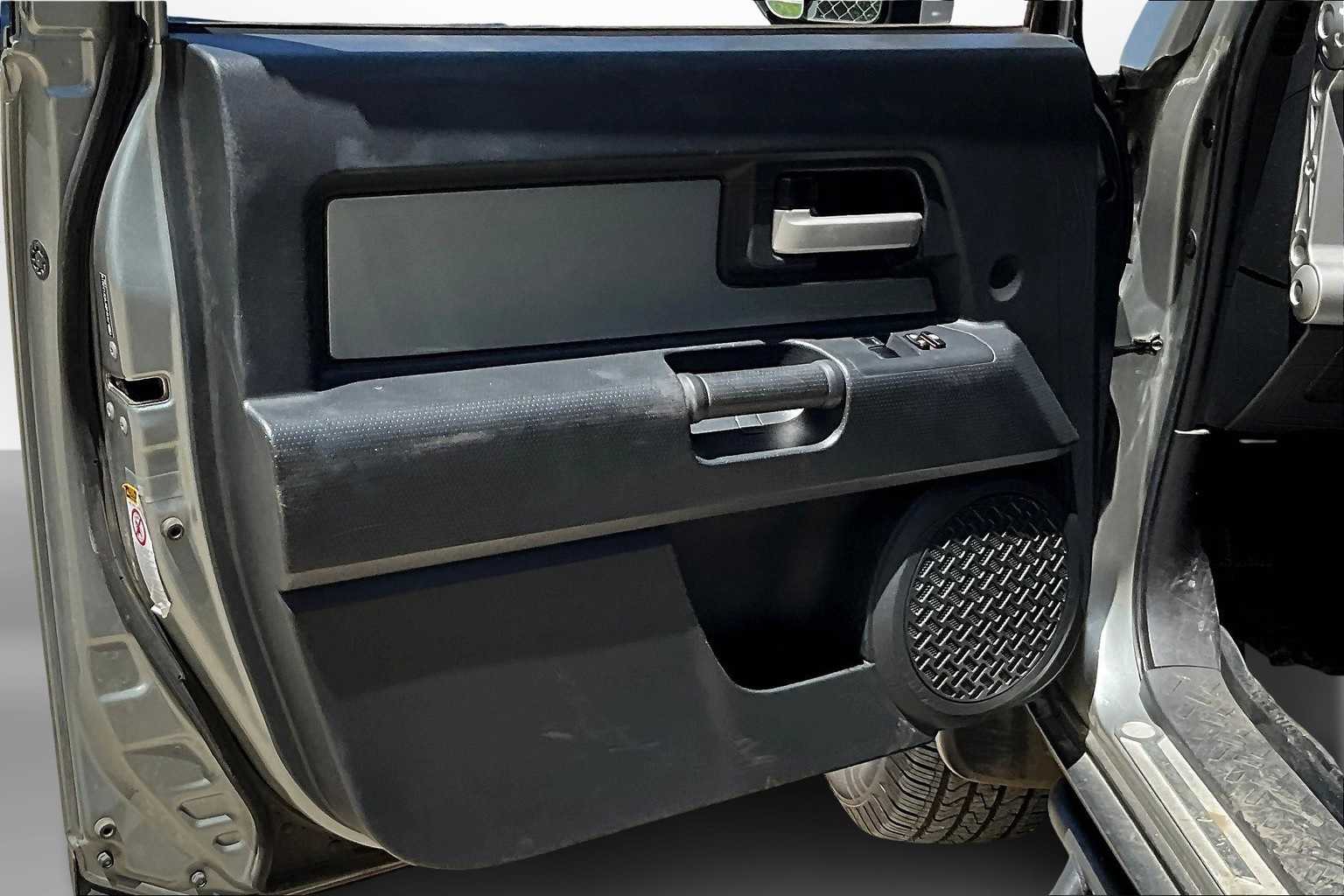Thumbnail: 2012 Toyota FJ Cruiser - 17