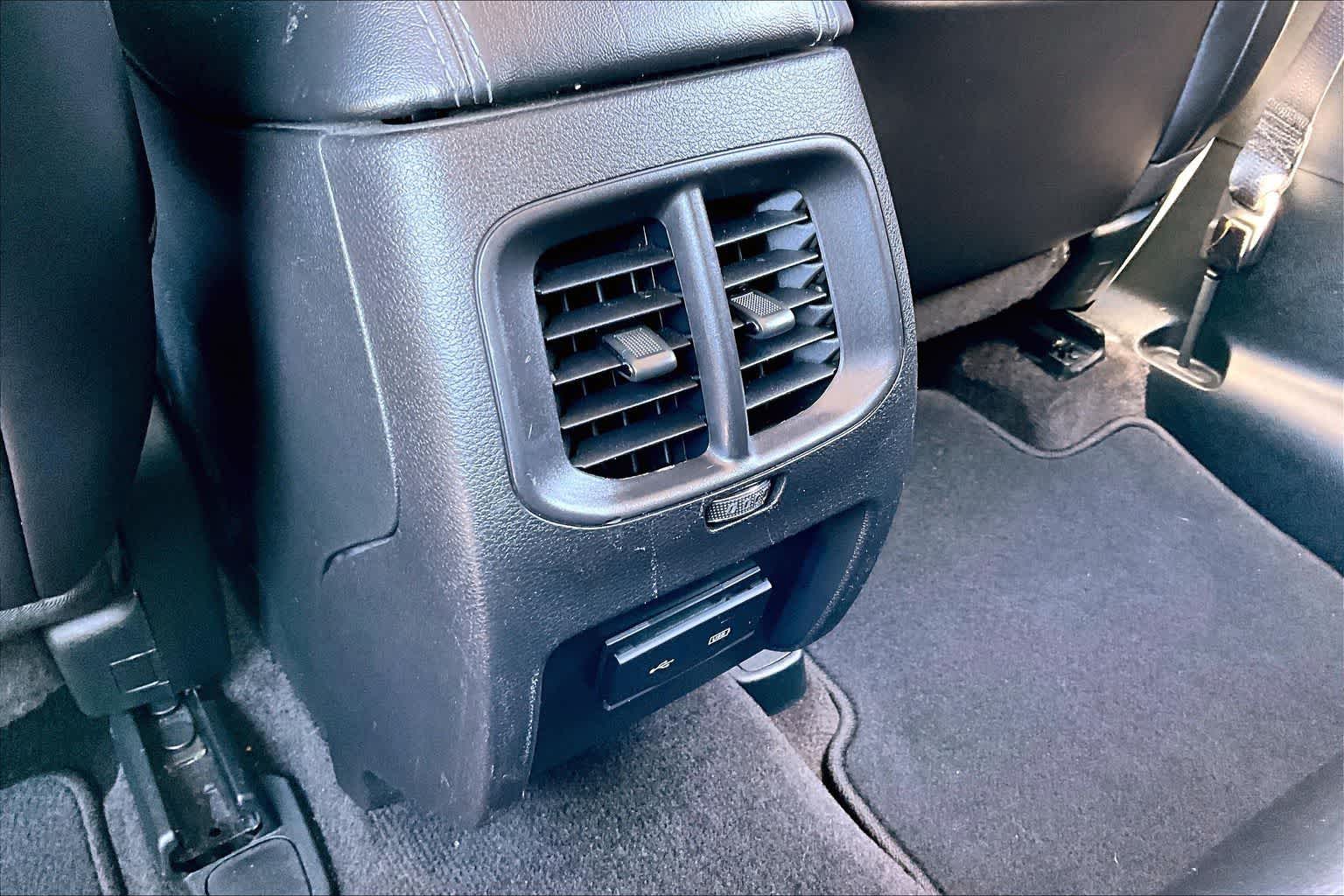 Thumbnail: 2019 Jeep Cherokee - 22