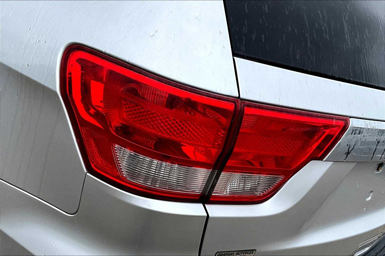 Thumbnail: 2011 Jeep Grand Cherokee - 29