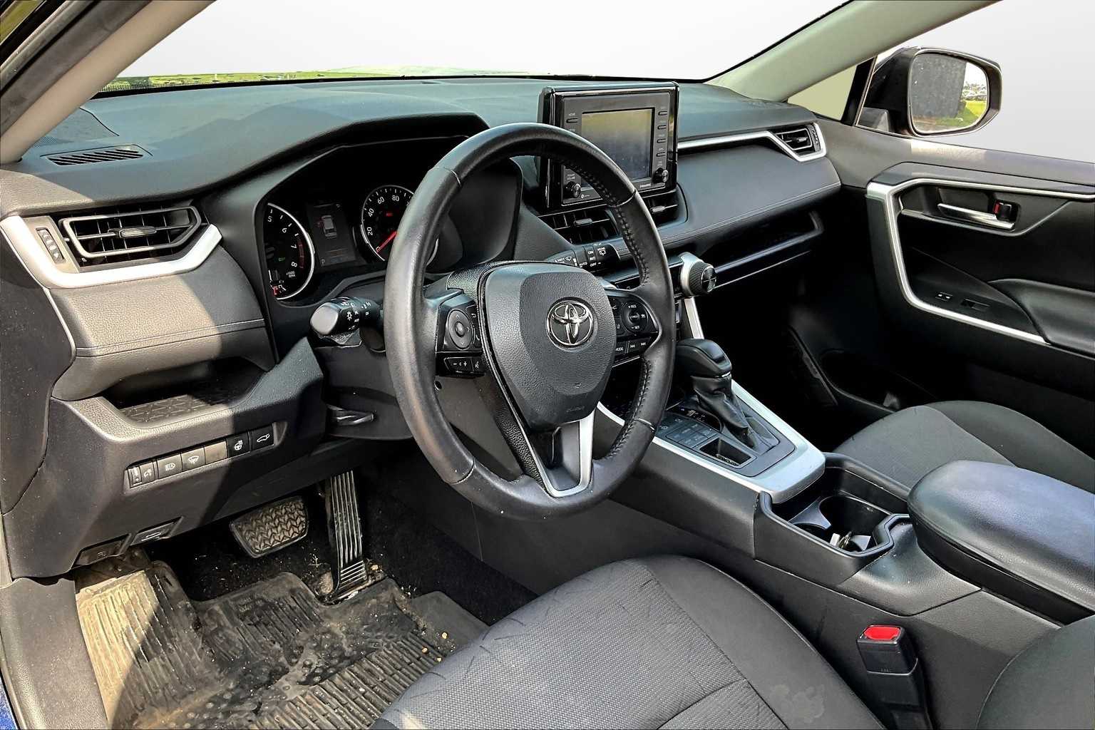Thumbnail: 2020 Toyota RAV4 - 12