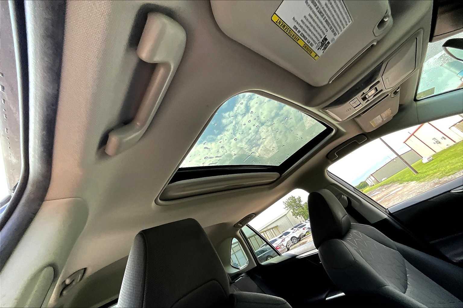 Thumbnail: 2020 Toyota RAV4 - 16