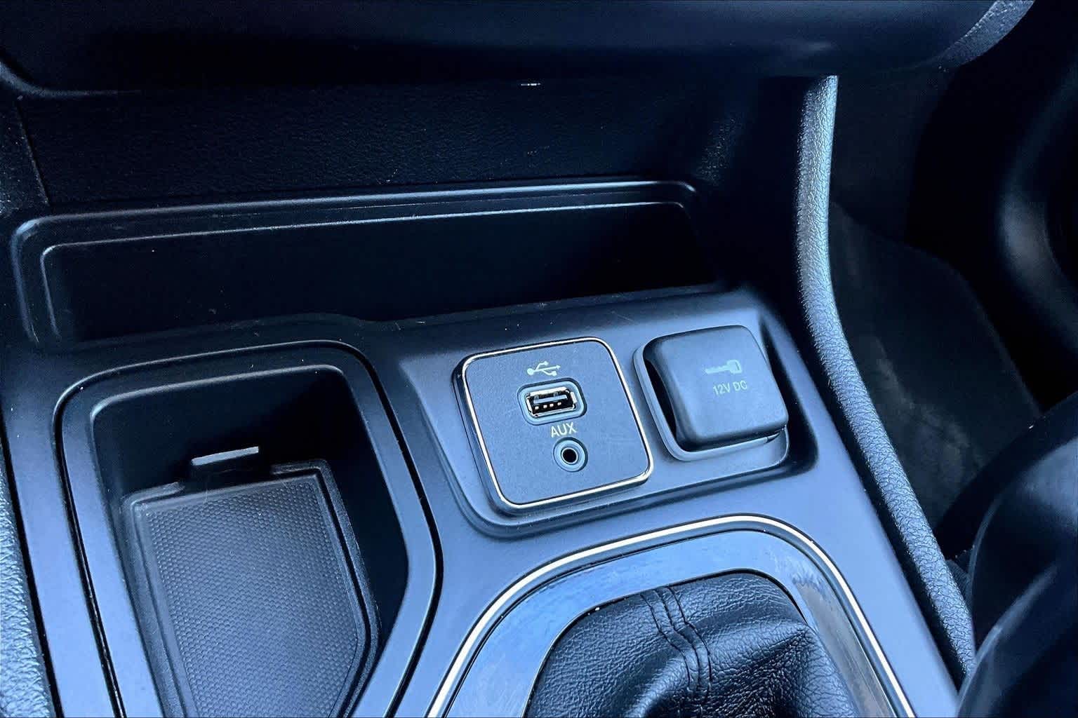 Thumbnail: 2019 Jeep Cherokee - 23