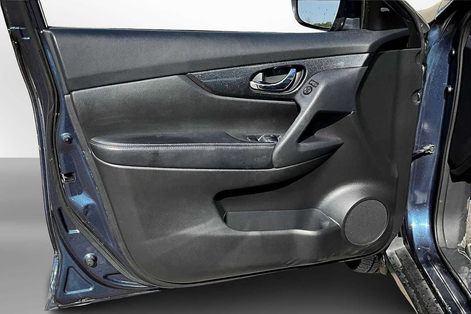 Thumbnail: 2014 Nissan Rogue - 17