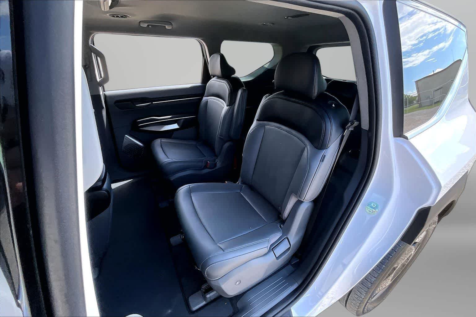 Thumbnail: 2026 Kia EV9 - 24