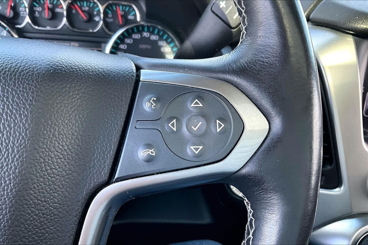 Thumbnail: 2016 Chevrolet Suburban - 20