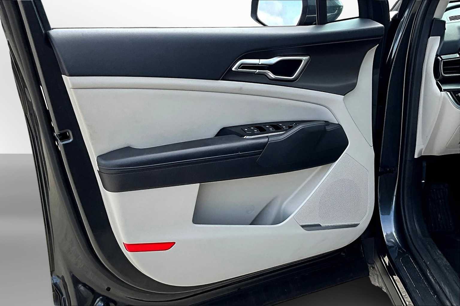 Thumbnail: 2023 Kia Sportage - 17