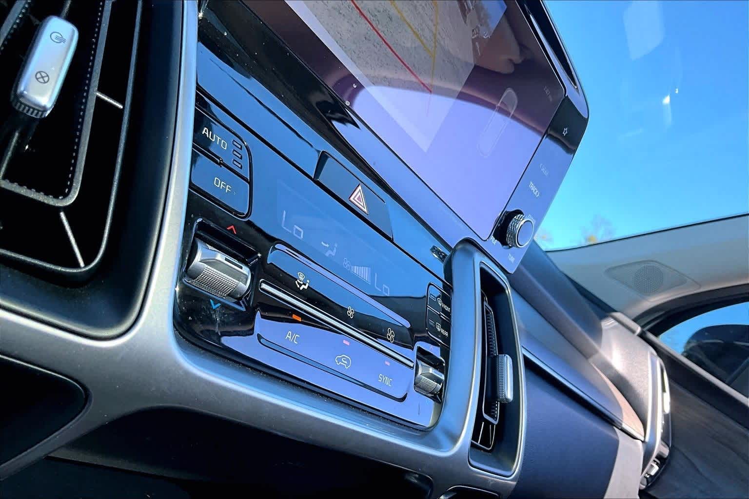 Thumbnail: 2023 Kia Sorento - 23