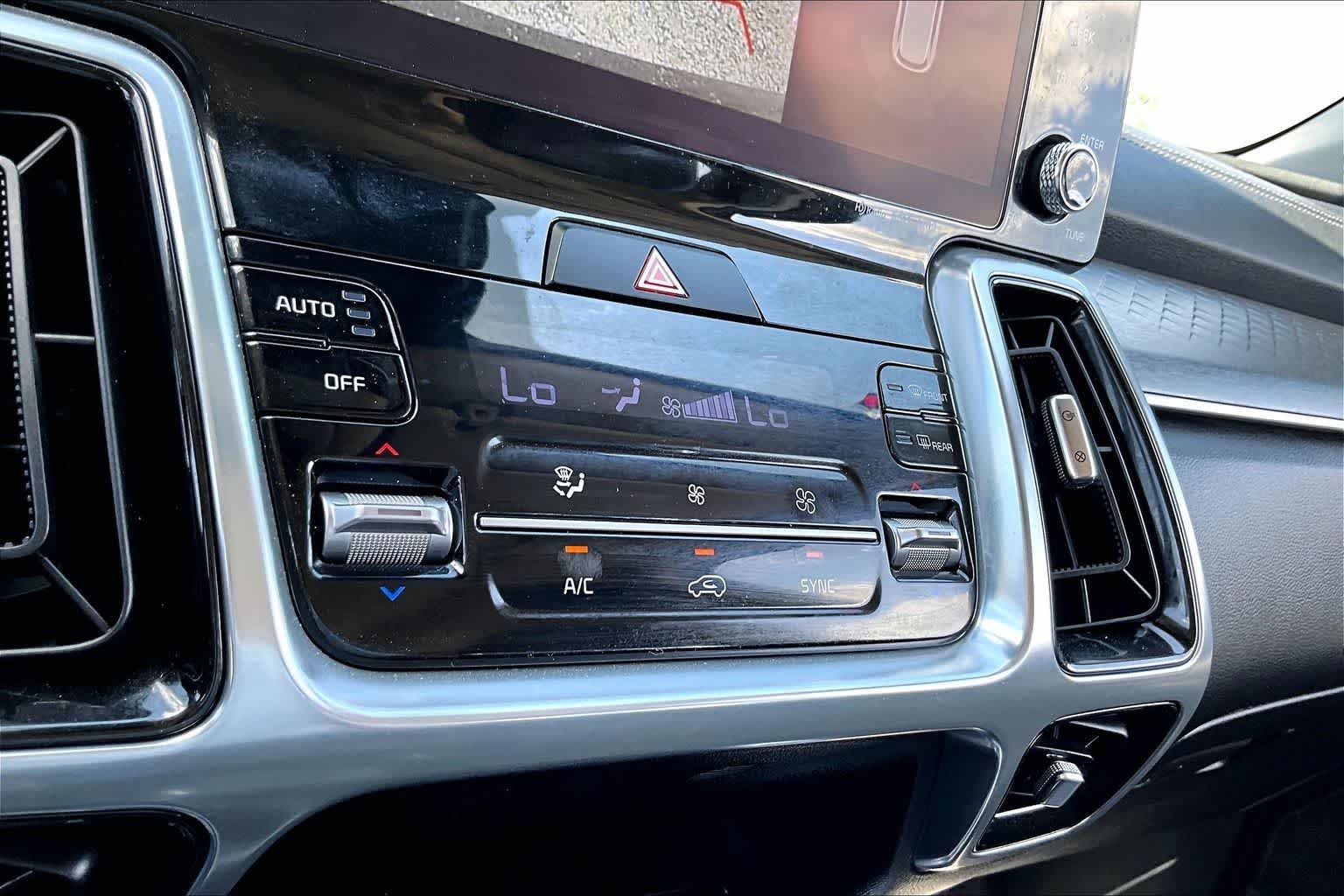Thumbnail: 2023 Kia Sorento - 22