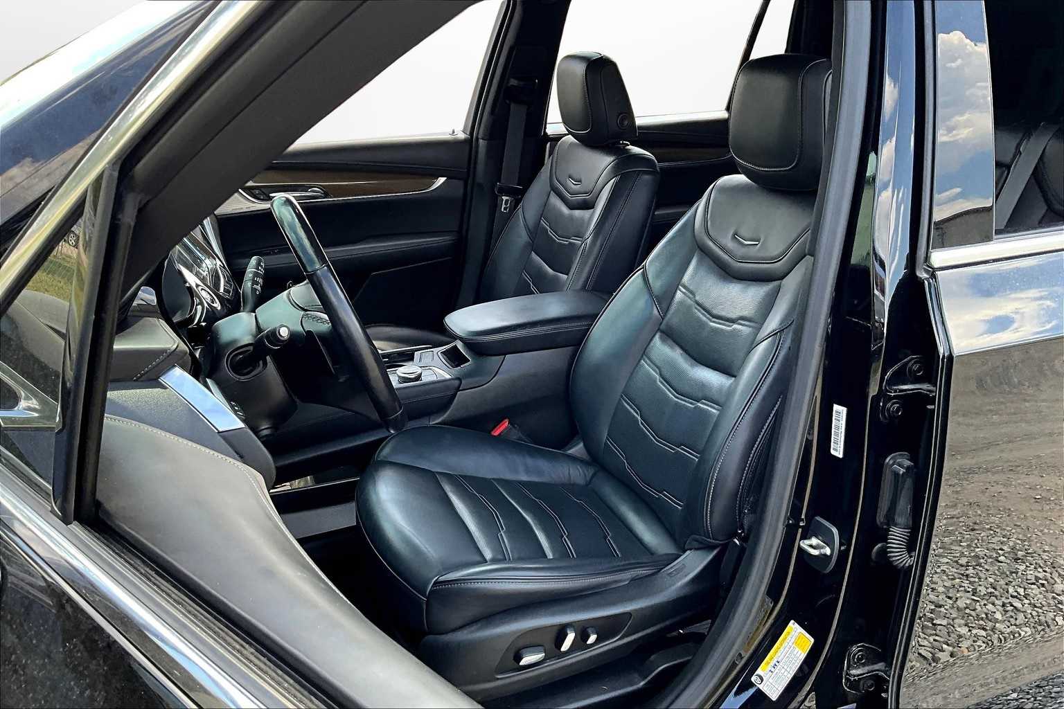 Thumbnail: 2021 Cadillac XT6 - 25