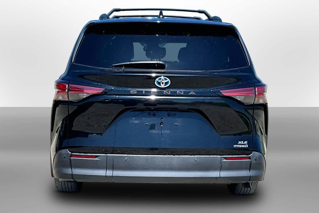 Used 2022 Toyota Sienna XLE 8 Passenger Van Passenger Van