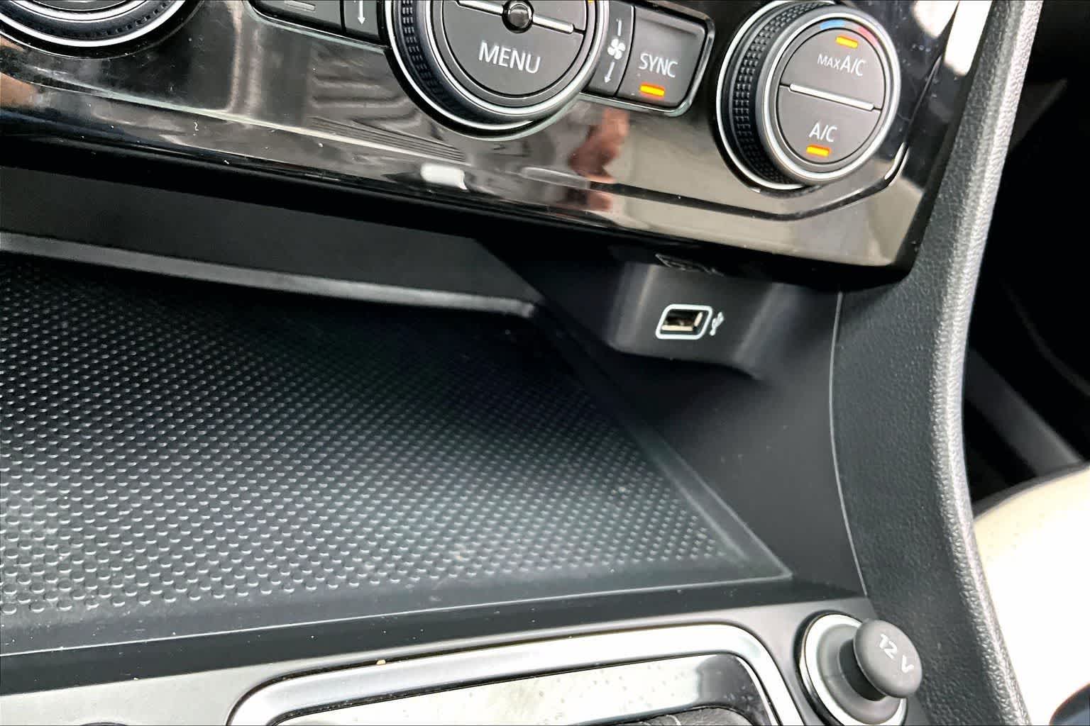 Thumbnail: 2019 Volkswagen Jetta - 21