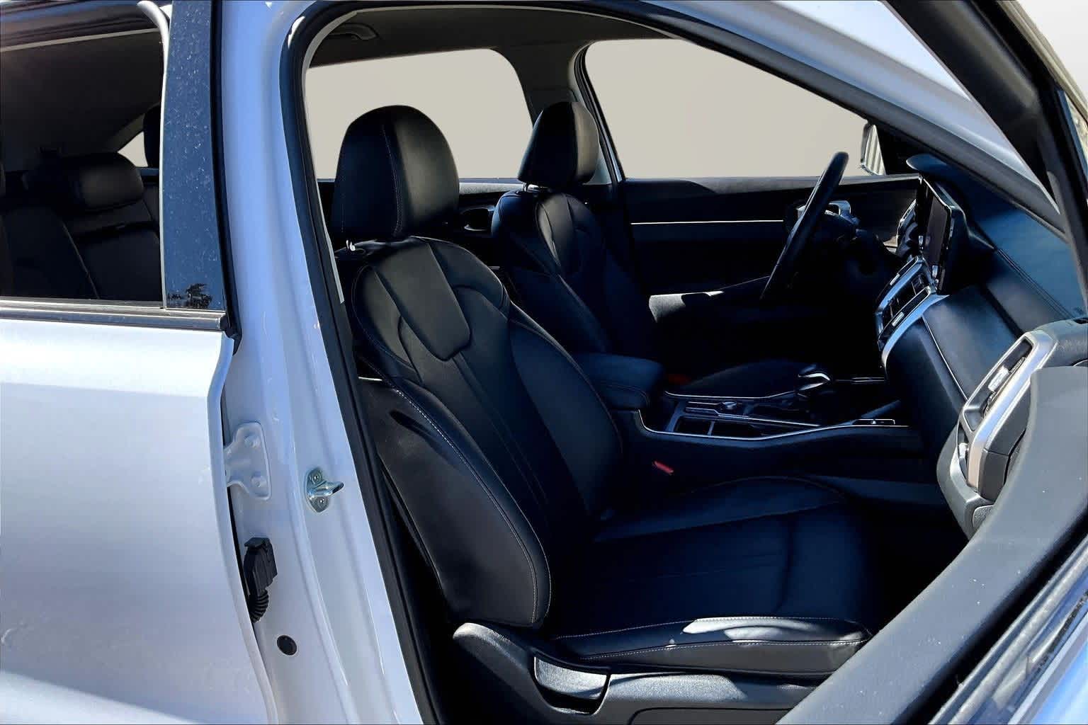 Thumbnail: 2023 Kia Sorento - 7