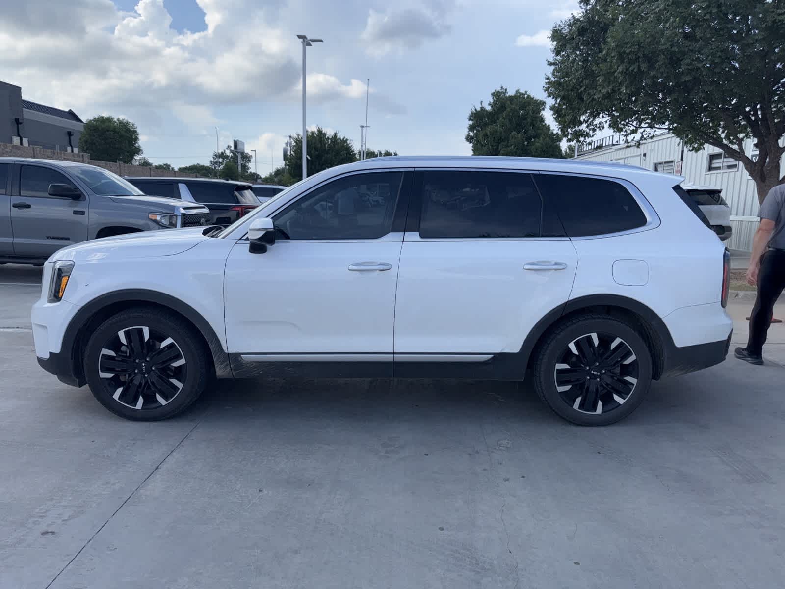 Thumbnail: 2023 Kia Telluride - 8