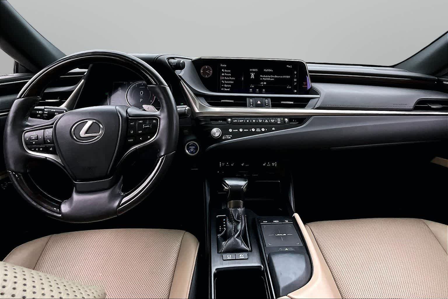 Thumbnail: 2021 Lexus ES - 14
