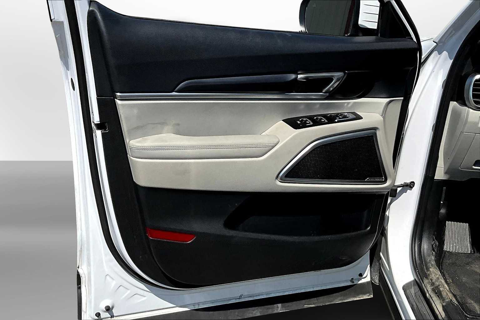 Thumbnail: 2023 Kia Telluride - 17