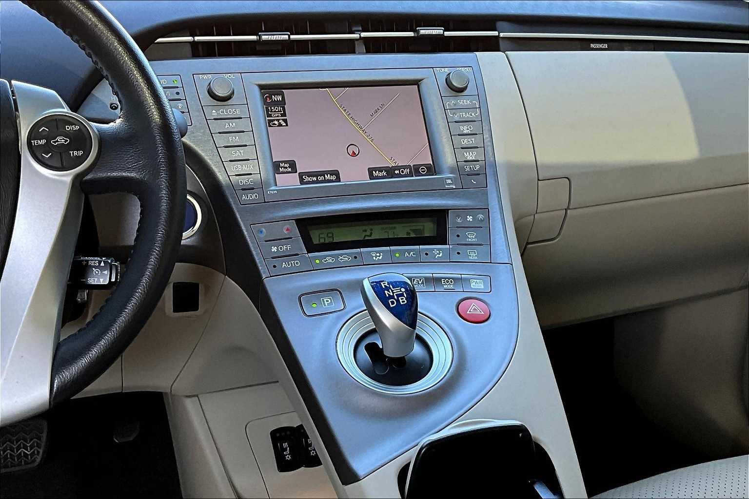 Thumbnail: 2014 Toyota Prius - 6