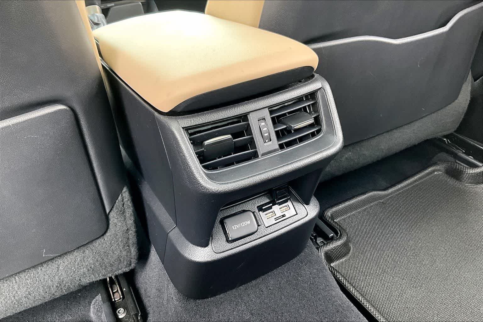 Thumbnail: 2021 Lexus ES - 22