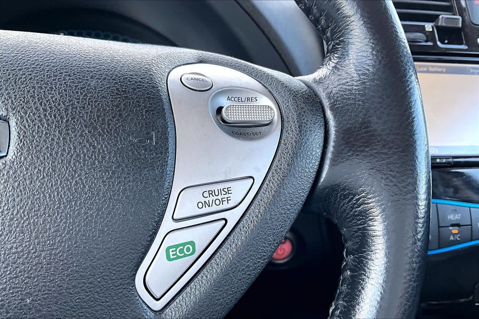 Thumbnail: 2013 Nissan Leaf - 18