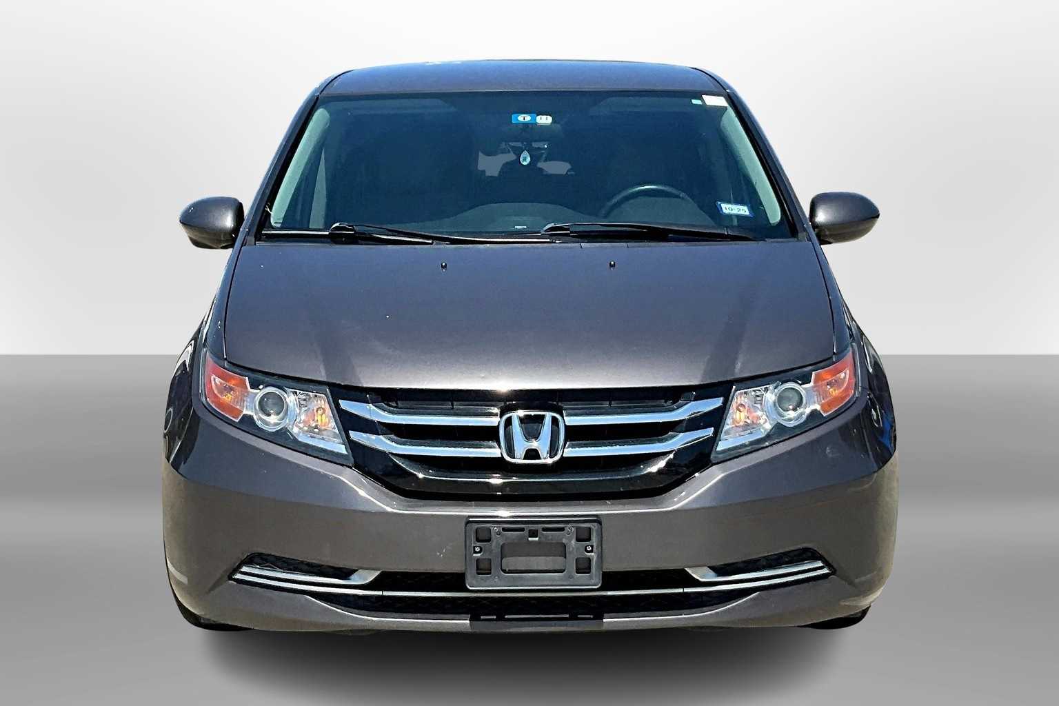 2016 Honda Odyssey SE photo 3