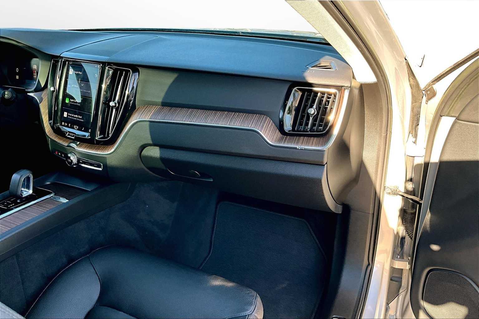 Thumbnail: 2023 Volvo XC60 - 16