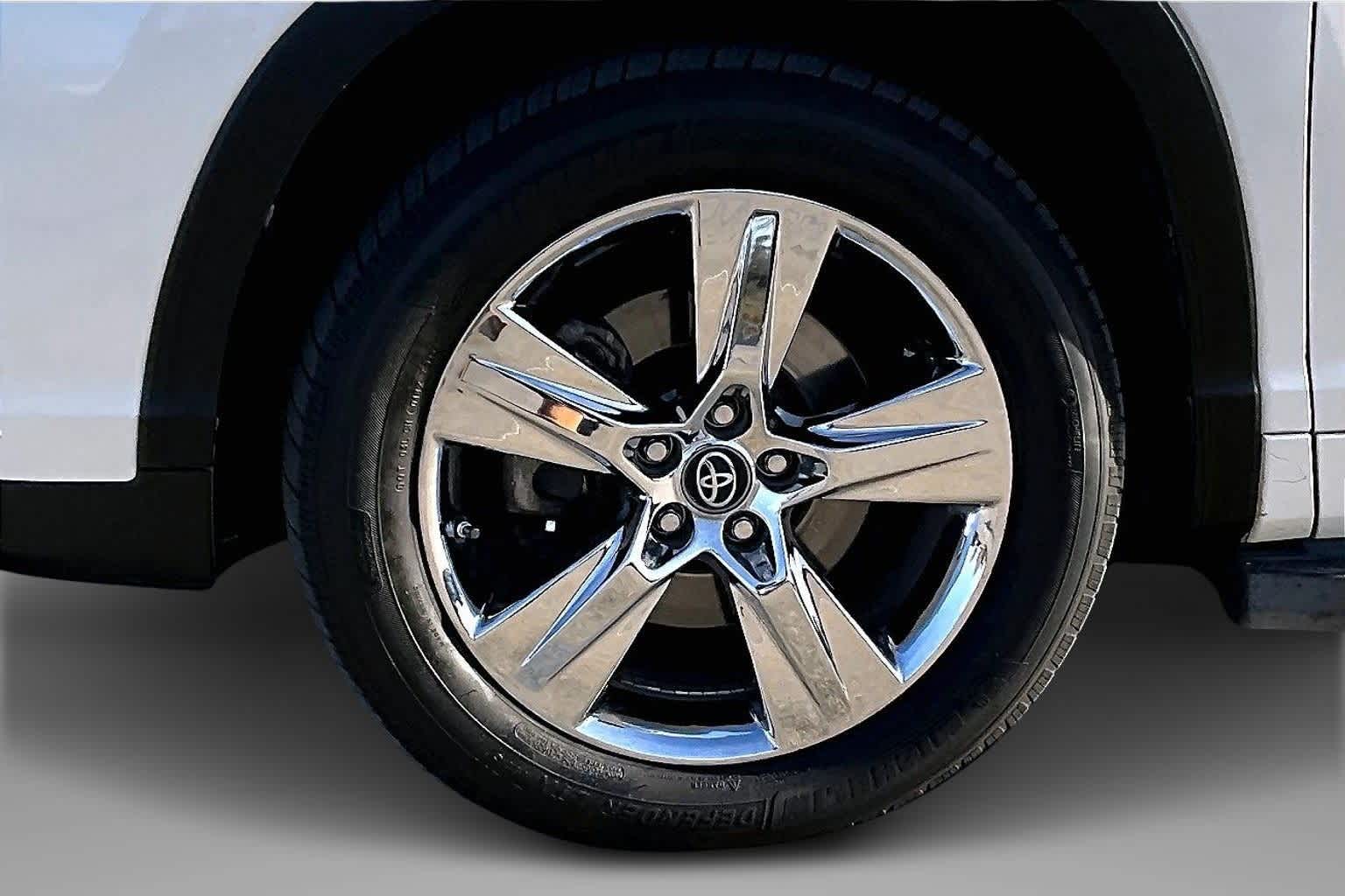 Thumbnail: 2017 Toyota Highlander - 8