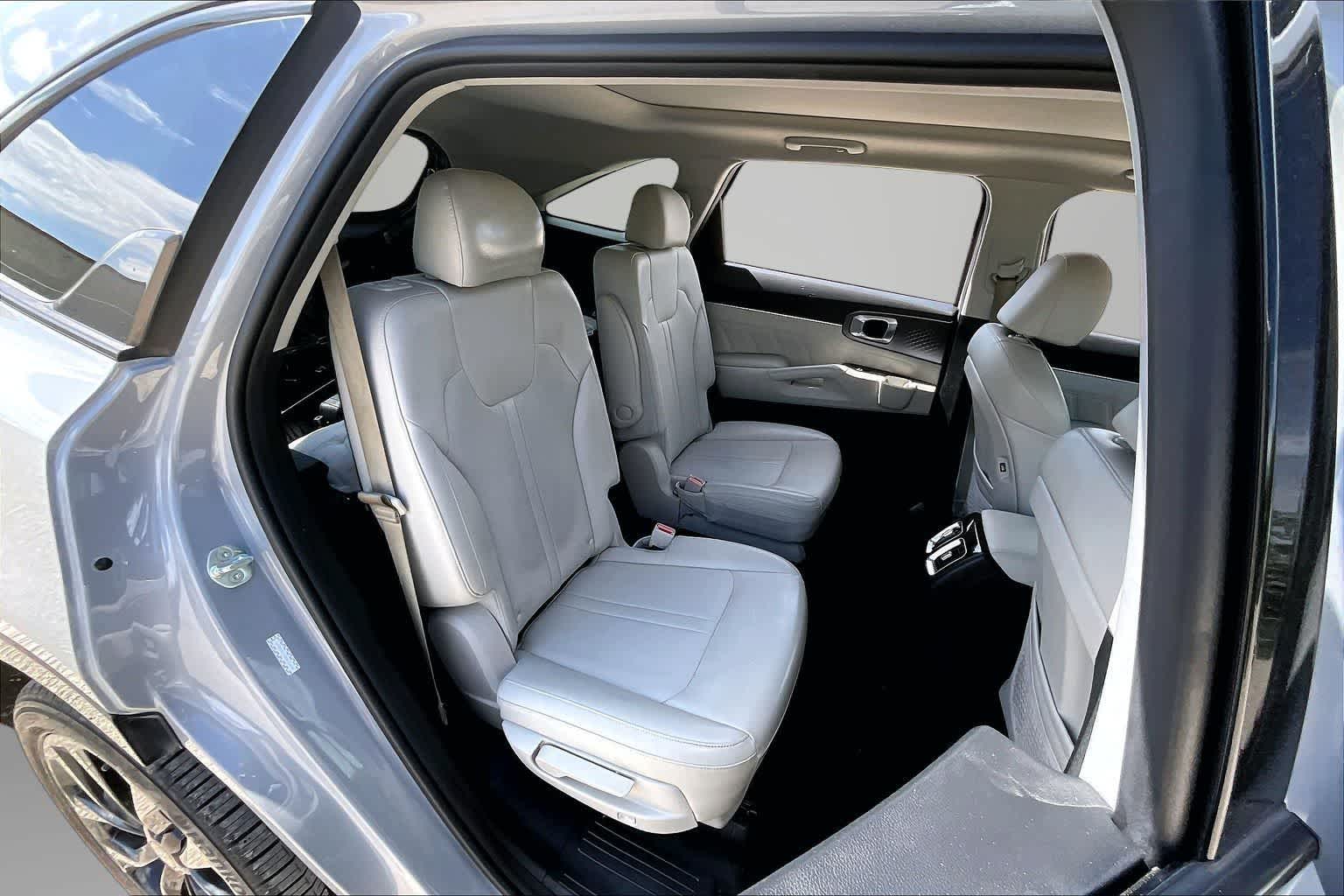 Thumbnail: 2022 Kia Sorento - 25