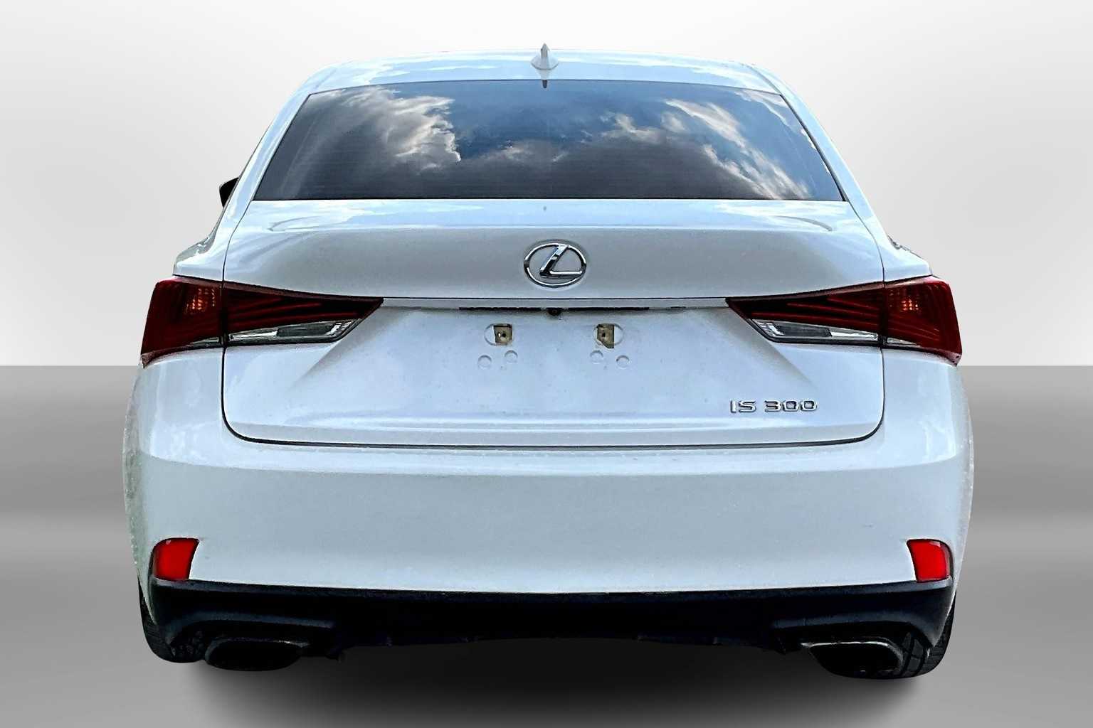 2018 Lexus IS 300 photo 4