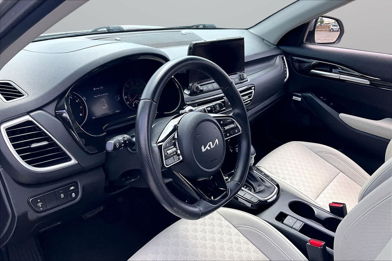 Thumbnail: 2022 Kia Seltos - 12