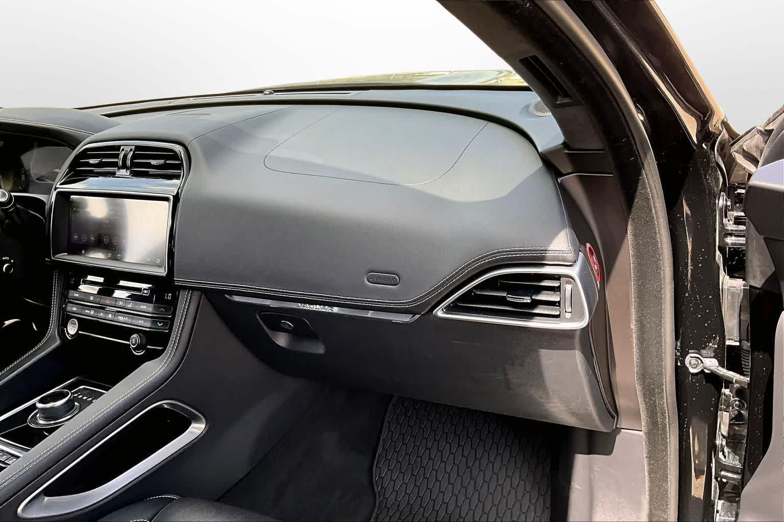 Thumbnail: 2019 Jaguar F-Pace - 15