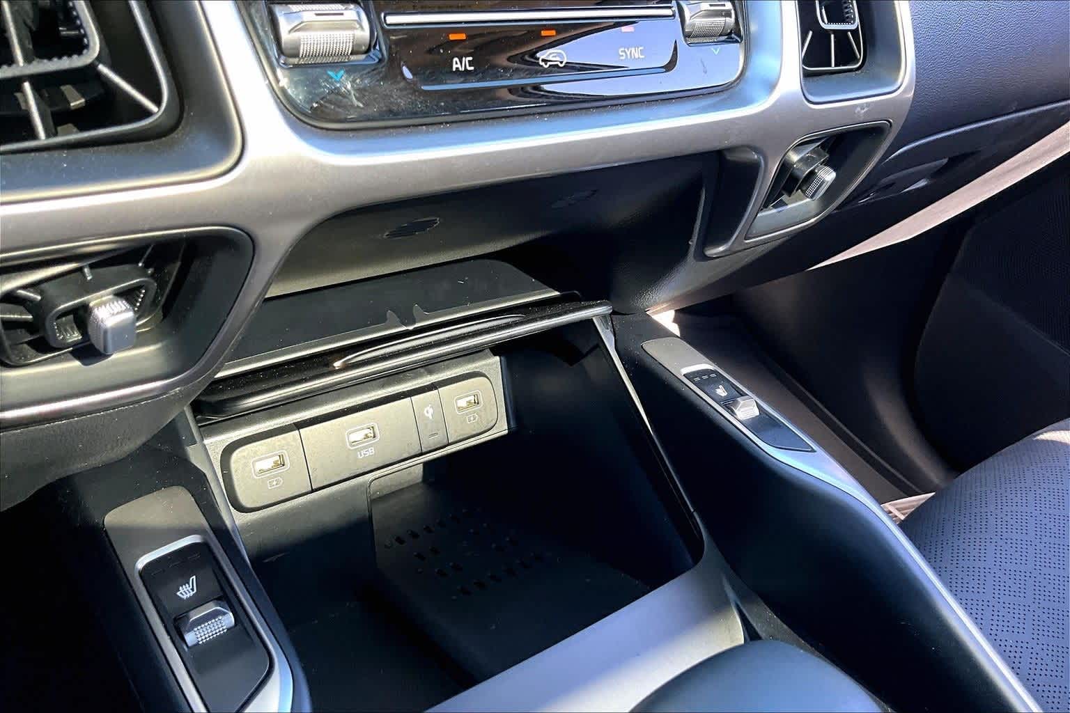 Thumbnail: 2023 Kia Sorento - 21