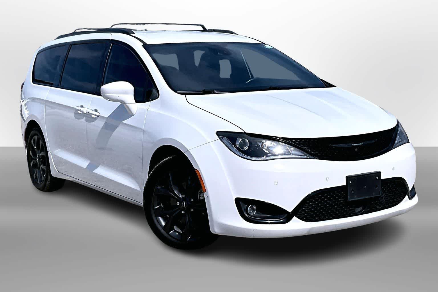 Thumbnail: 2019 Chrysler Pacifica - 10