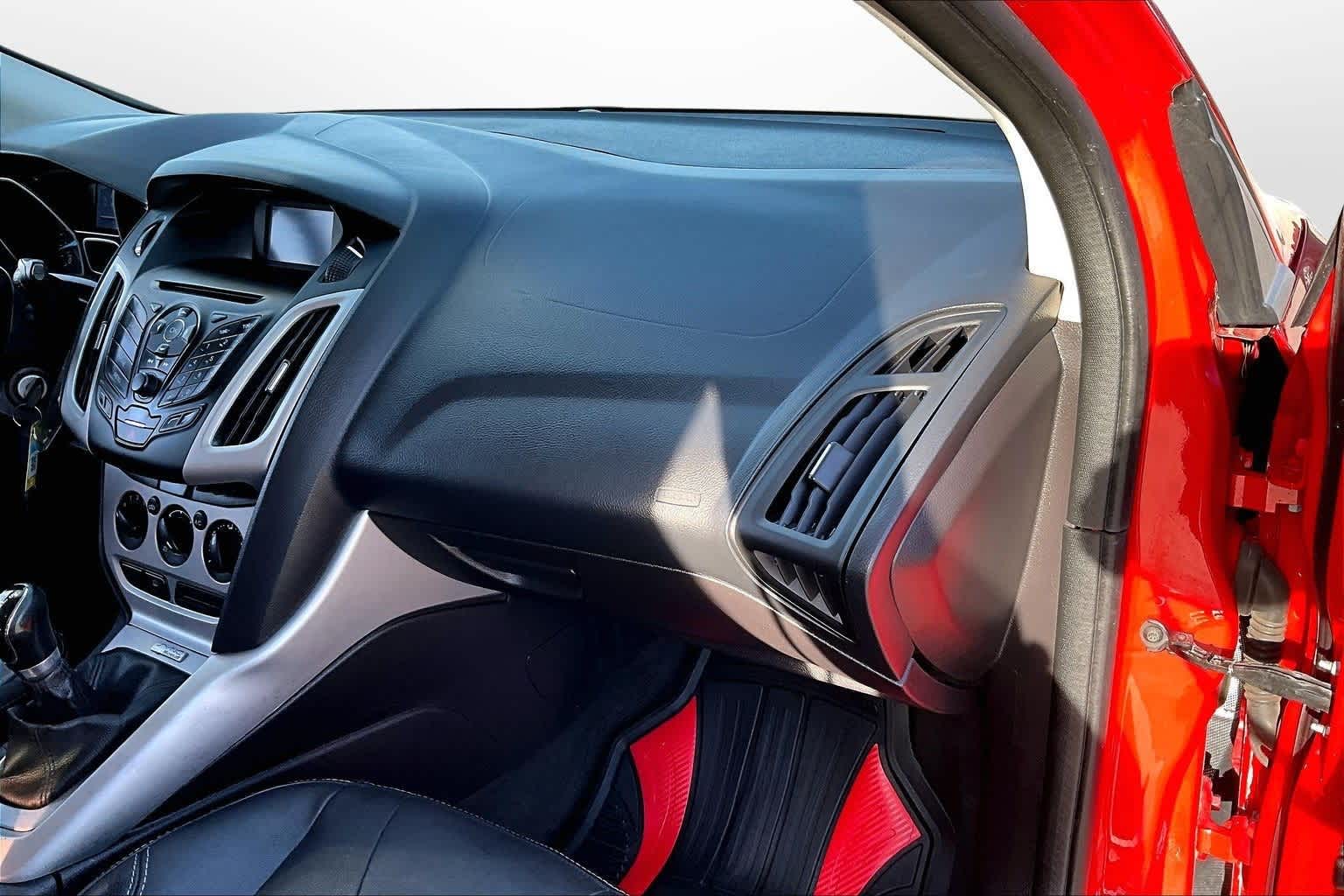 Thumbnail: 2014 Ford Focus - 15