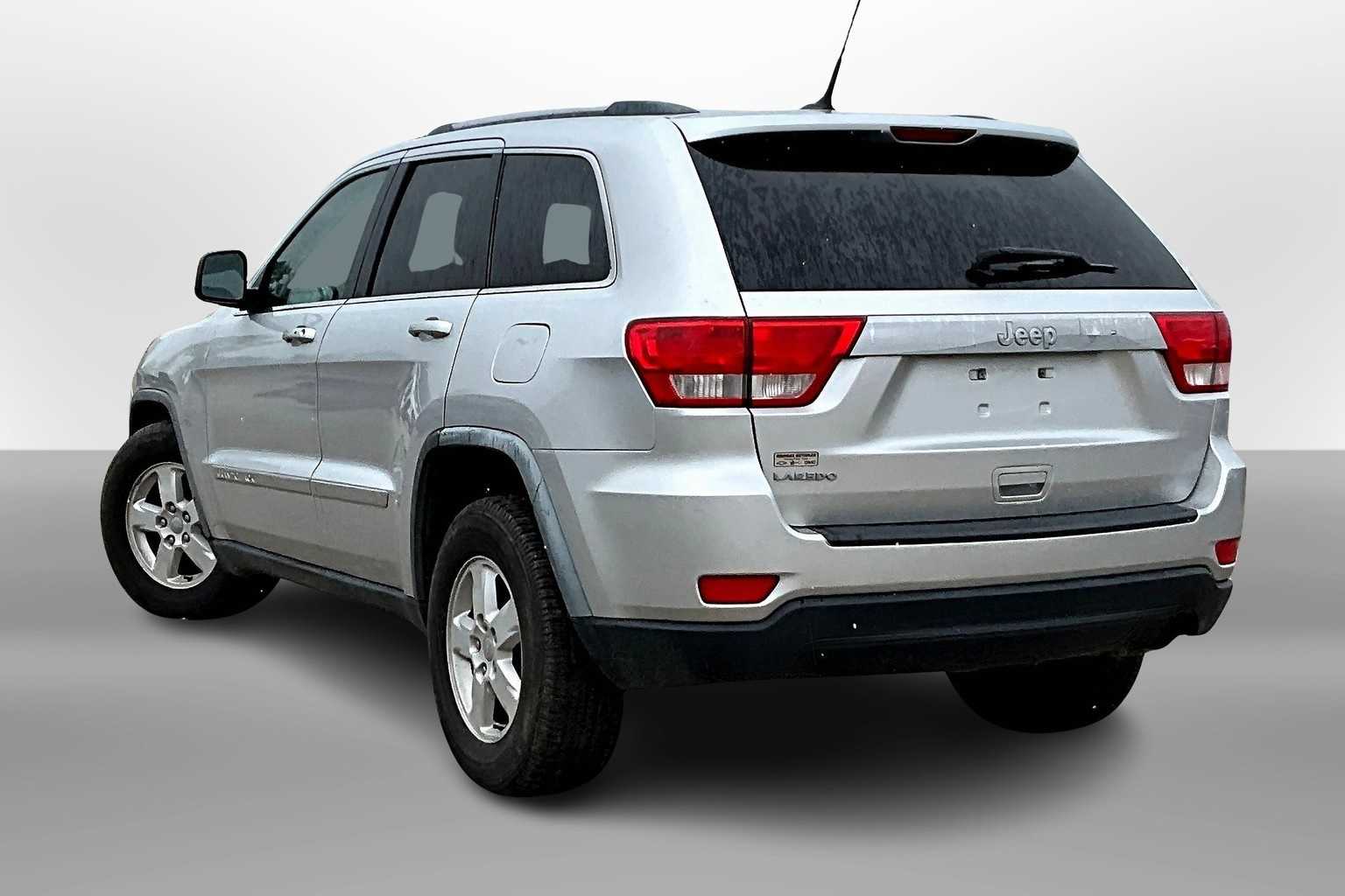 Thumbnail: 2011 Jeep Grand Cherokee - 11