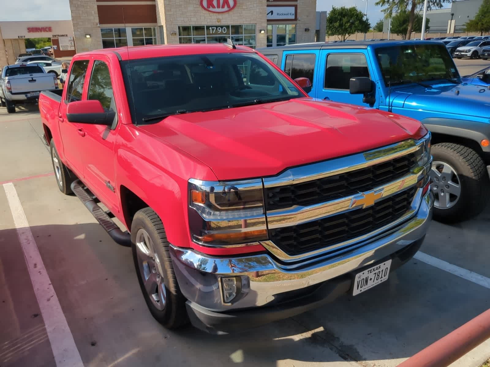 Used 2017 Chevrolet Silverado 1500 LT with VIN 3GCPCREC0HG214183 for sale in Rockwall, TX