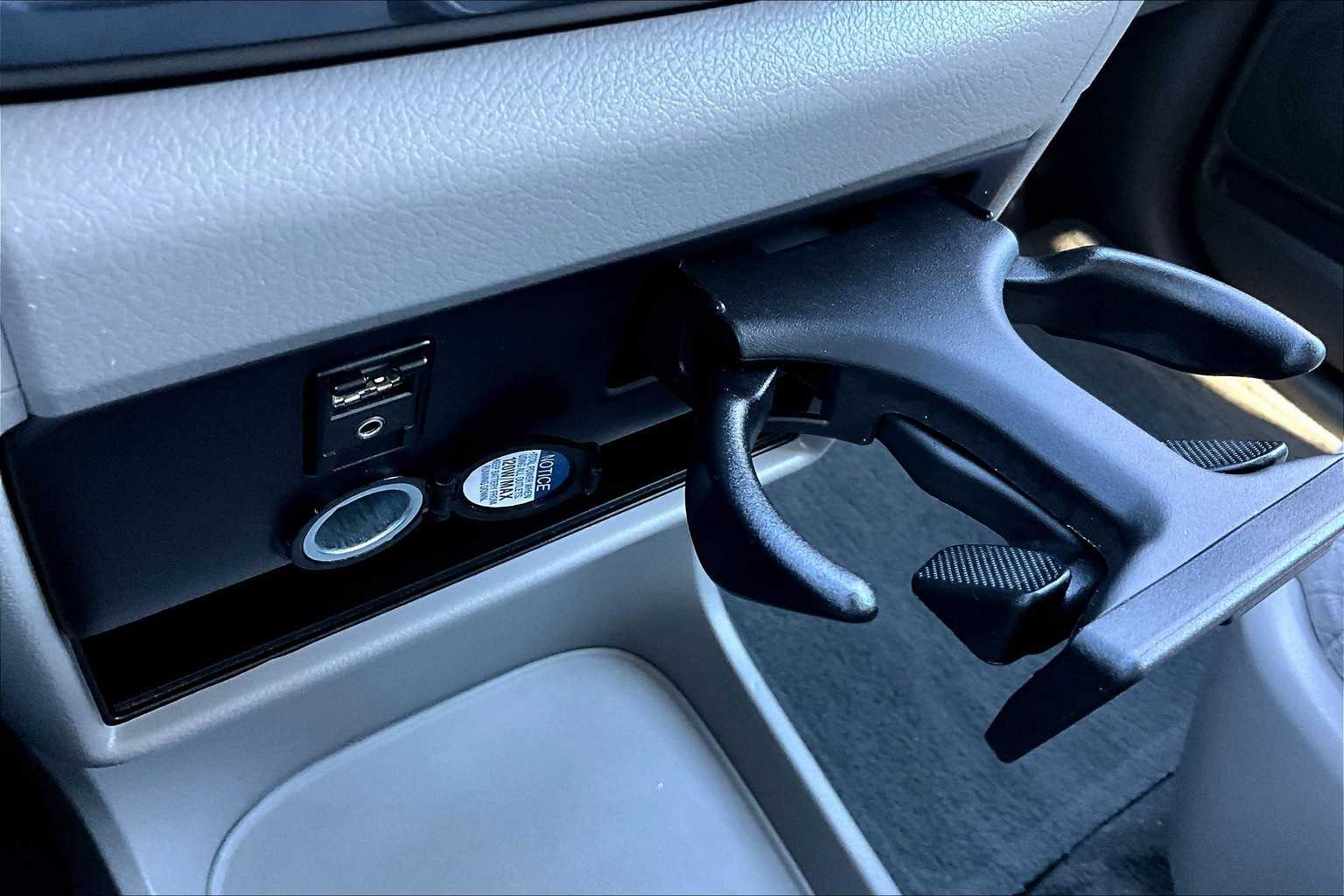 Thumbnail: 2017 Toyota Sienna - 23
